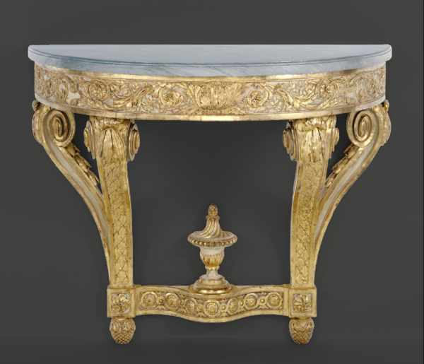 Console en bois sculpté, doré et peint de forme demi-lune