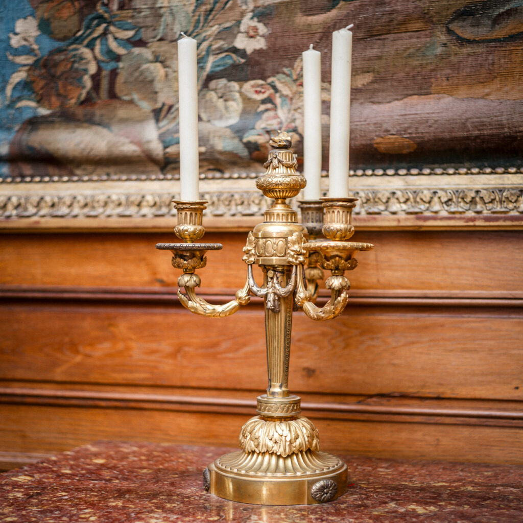 Deux paires de candélabres Louis-XVI, Musée Nissim de Camondo