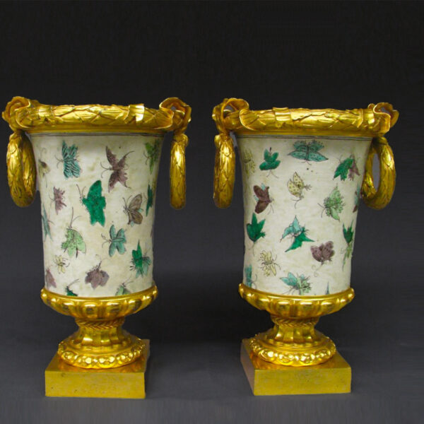 Paire de vases montés Date : porcelaine début du XVIIIe siècle, supports ca. 1765