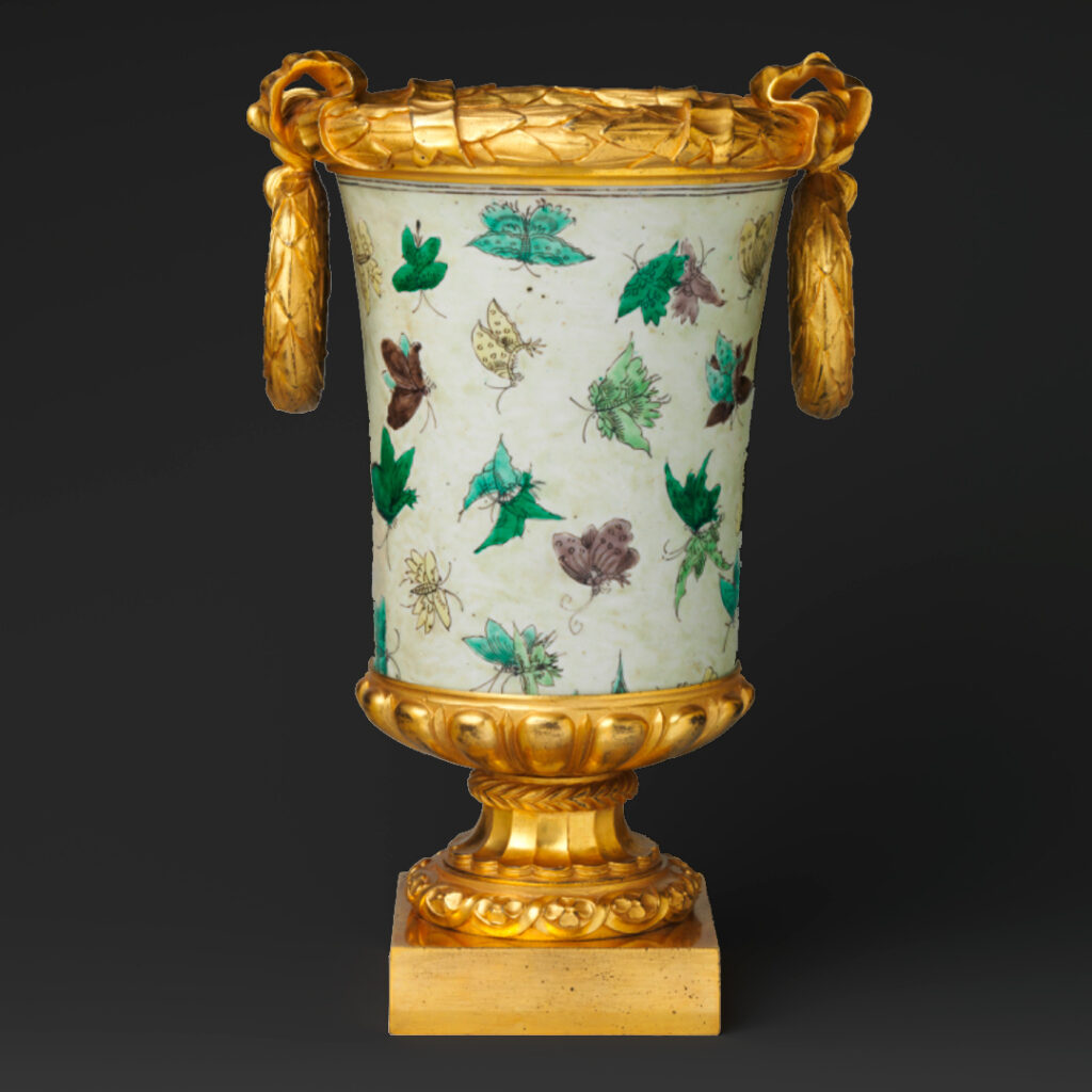 Paire de vases montés Date : porcelaine début du XVIIIe siècle, supports ca. 1765