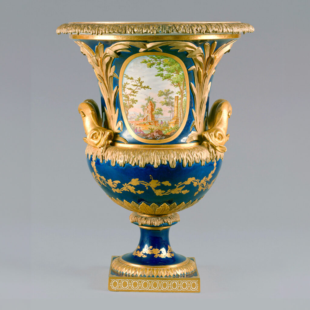 Vase - Louis XVI Manufacture royale de Porcelaines de Sèvres (“Vase jardin à dauphins”) - Porcelaine dure. Pierre Joseph Rosset l’Ainé, peintre. Jean Pierre Boulanger, Doreur. Don de la famille Kraemer. Localisation : Musée du Louvre
