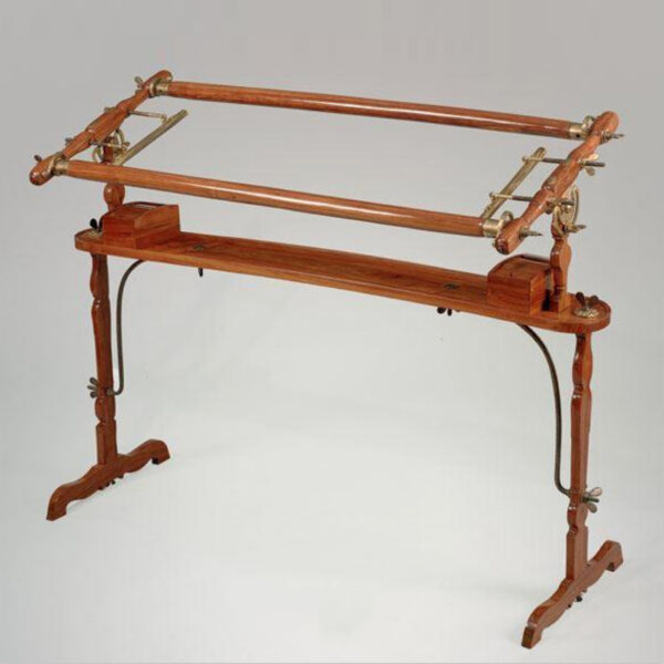 Métier à broder en boids de rose massif. Chateau de Versailles.