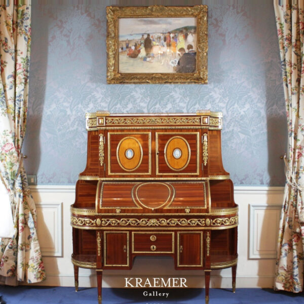 Meuble de Pioniez,

Cabinet et un secrétaire à cylindre, meuble de rangement à portes et encoignures latérales.
estampillé de Pierre Pioniez (Maître Ébéniste en 1765).
XVIIIème siècle.
Provenance : collection Fabre.

&

Paul-Elie Gernez (1888 - 1948)

La plage de Deauville (1928)
Pastel