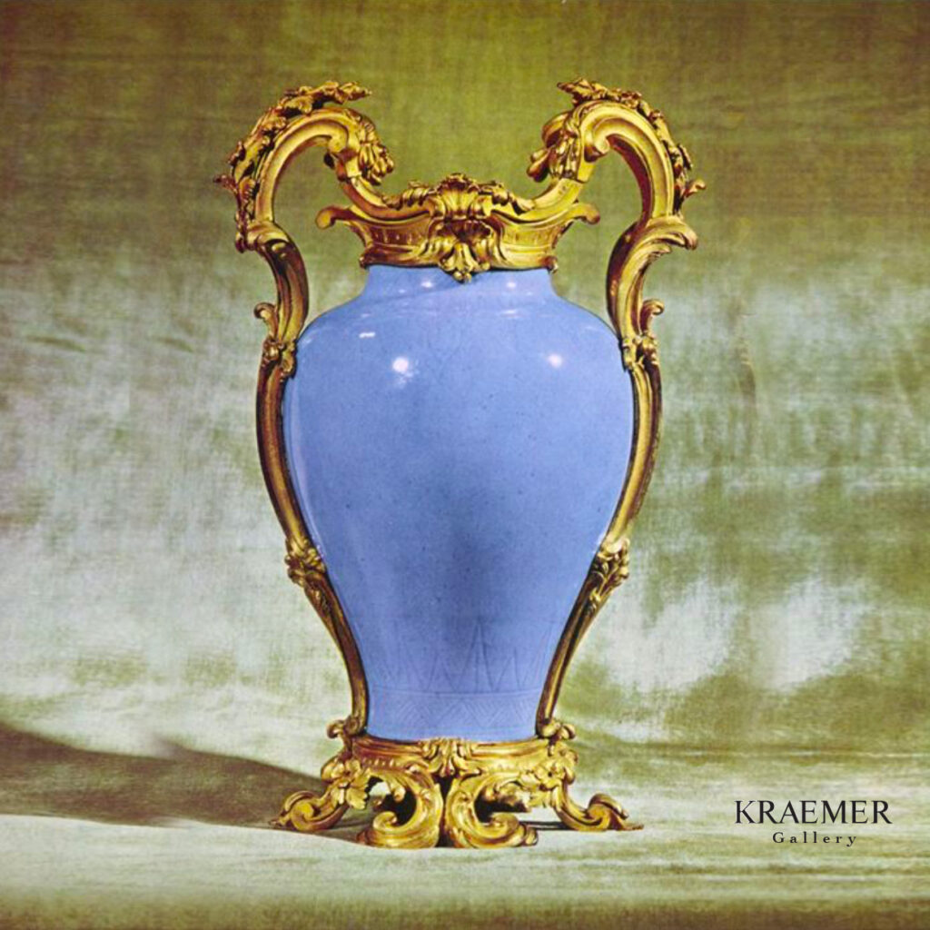 Paire de vases en porcelaine de chine, LouisXV