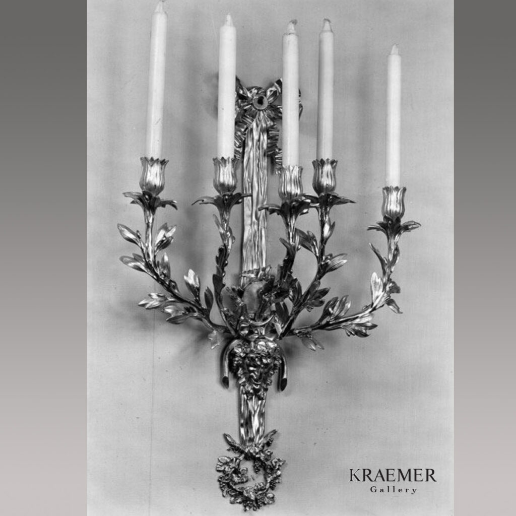 Paire d’appliques en bronze ciselé et doré