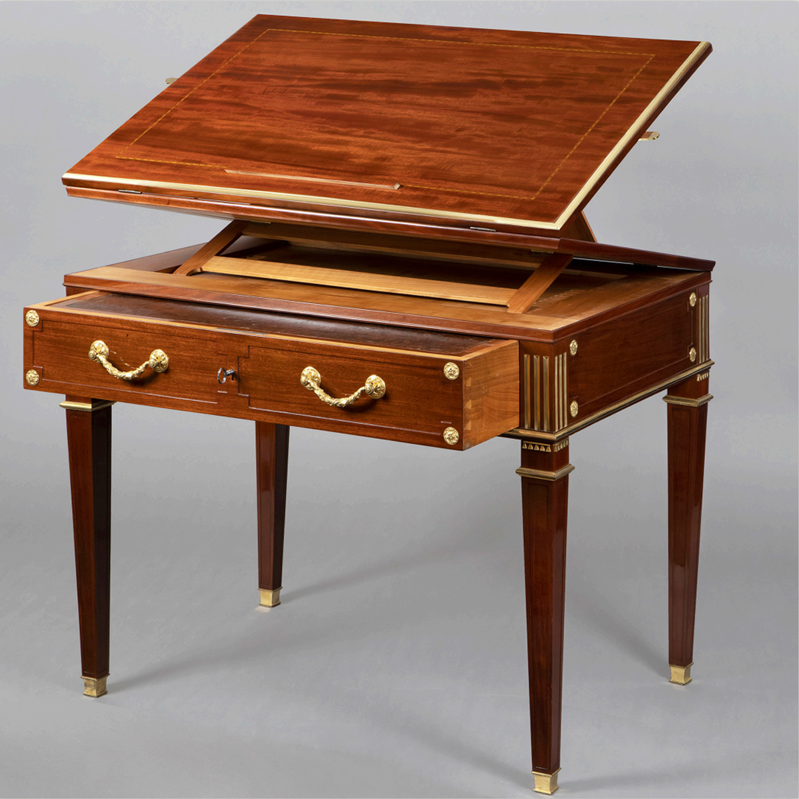 Table d’architecte à la tronchin. Époque de la fin du XVIIIème siècle. Par DAVID ROENTGEN (non signé)