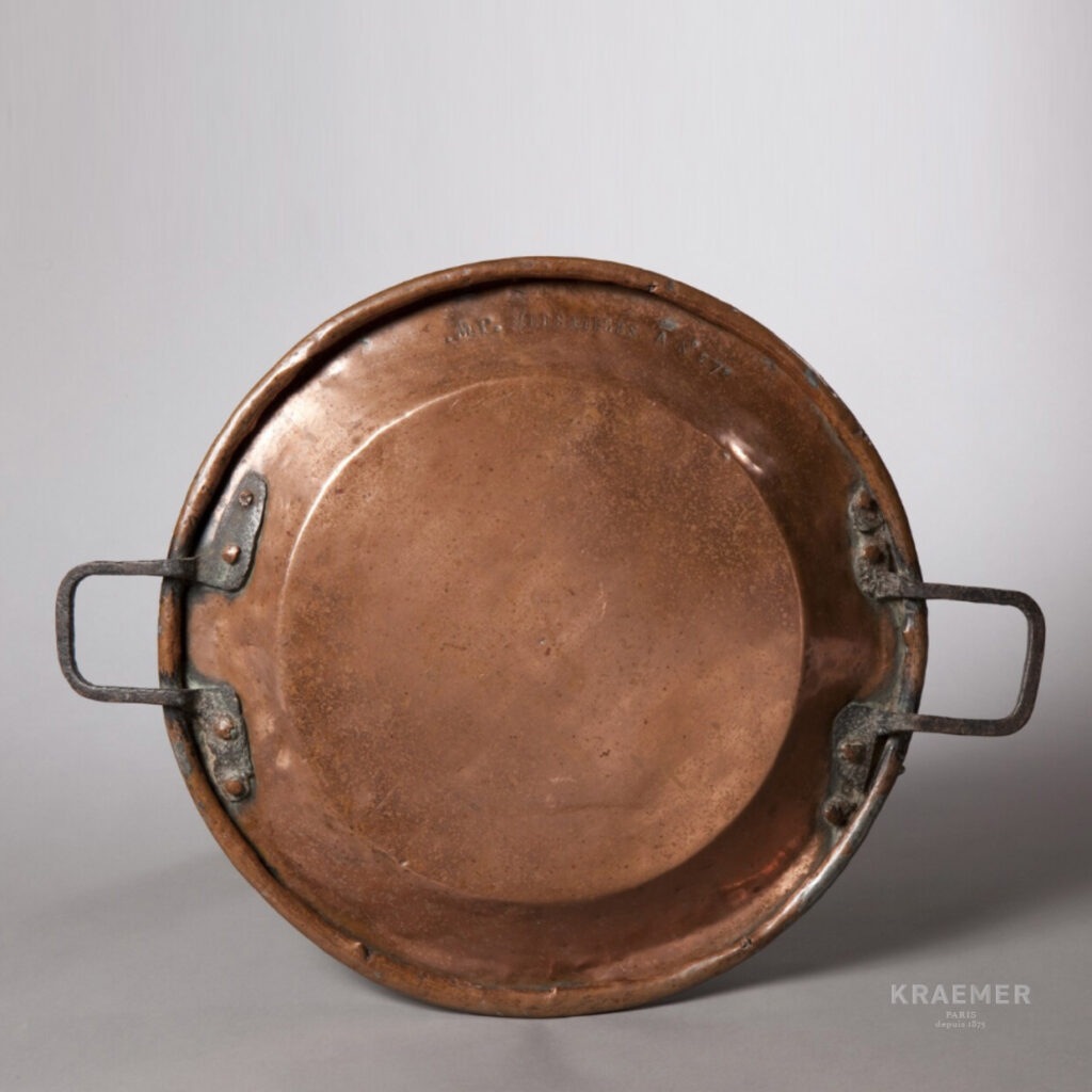 Plat à cuire en cuivre étamé et fer. Anonyme,vers 1830-1840