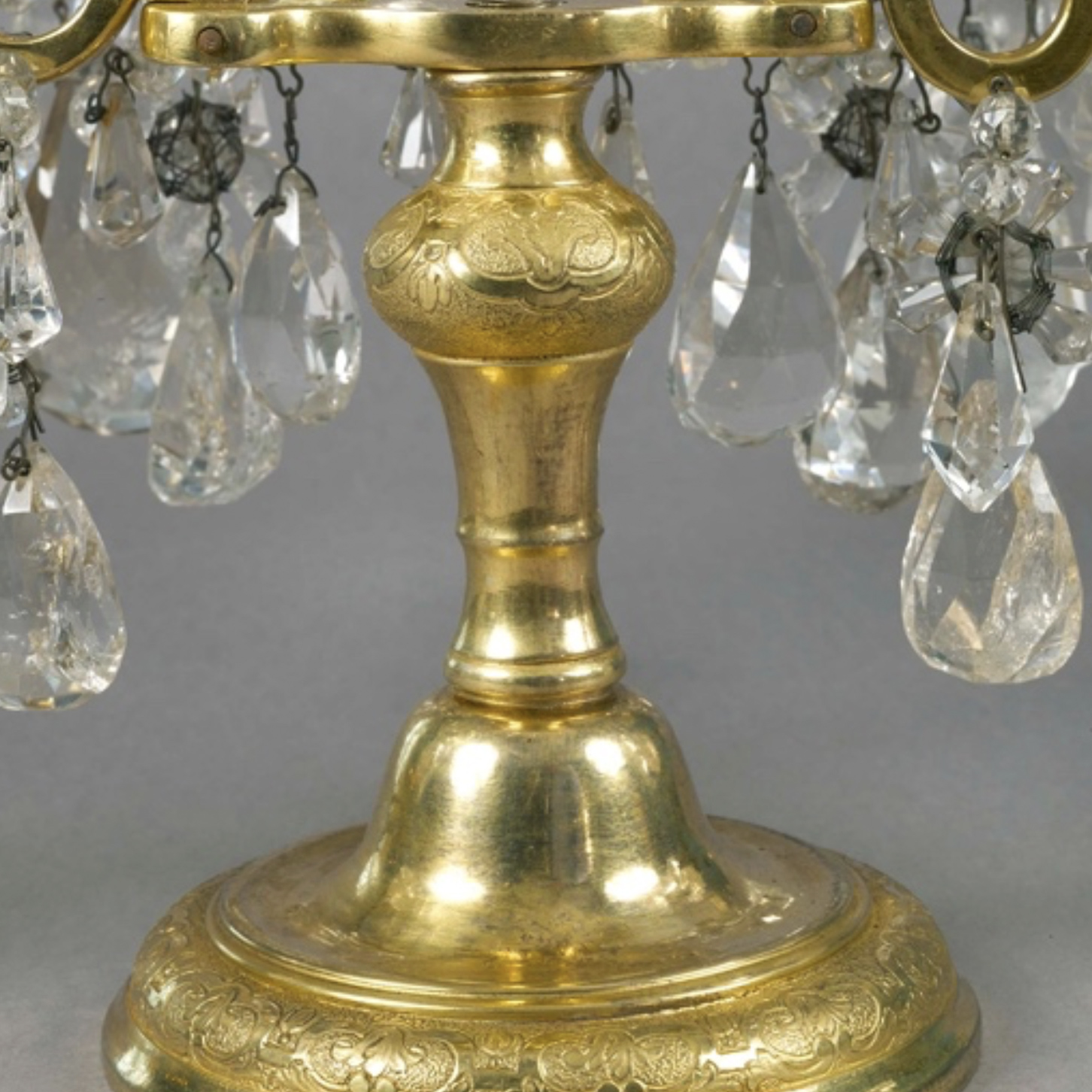 Détail : Paire de girandoles en bronze doré et cristal
