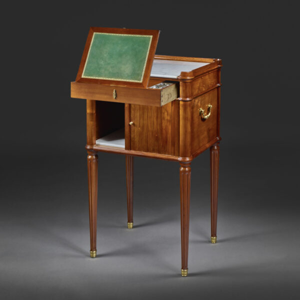 Table en acajou Estampille de J.F. LELEU