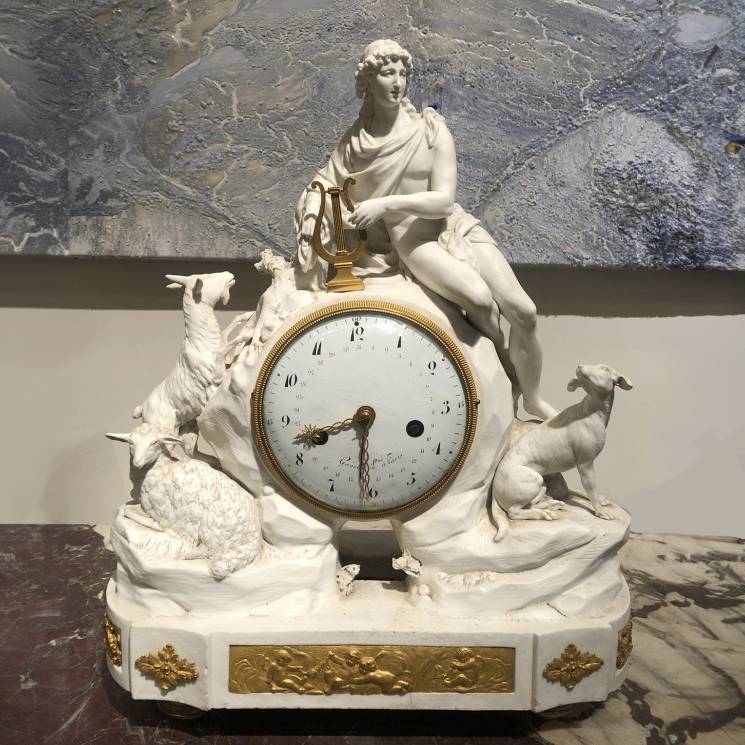 Pendule en porcelaine-biscuit et bronze doré Époque Louis XVI 18e siècle