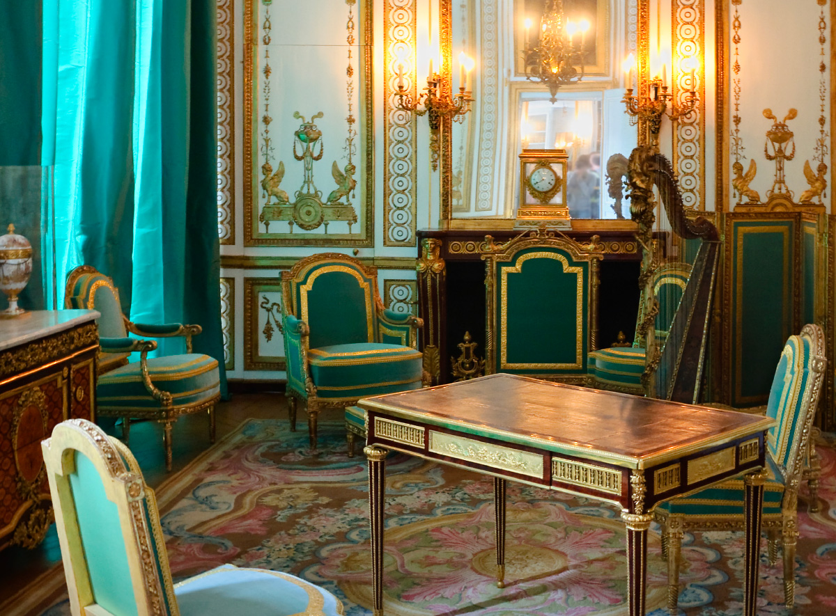 Bureau de Marie-Antoinette réalisé par Jean-Henri Riesener, en 1783.