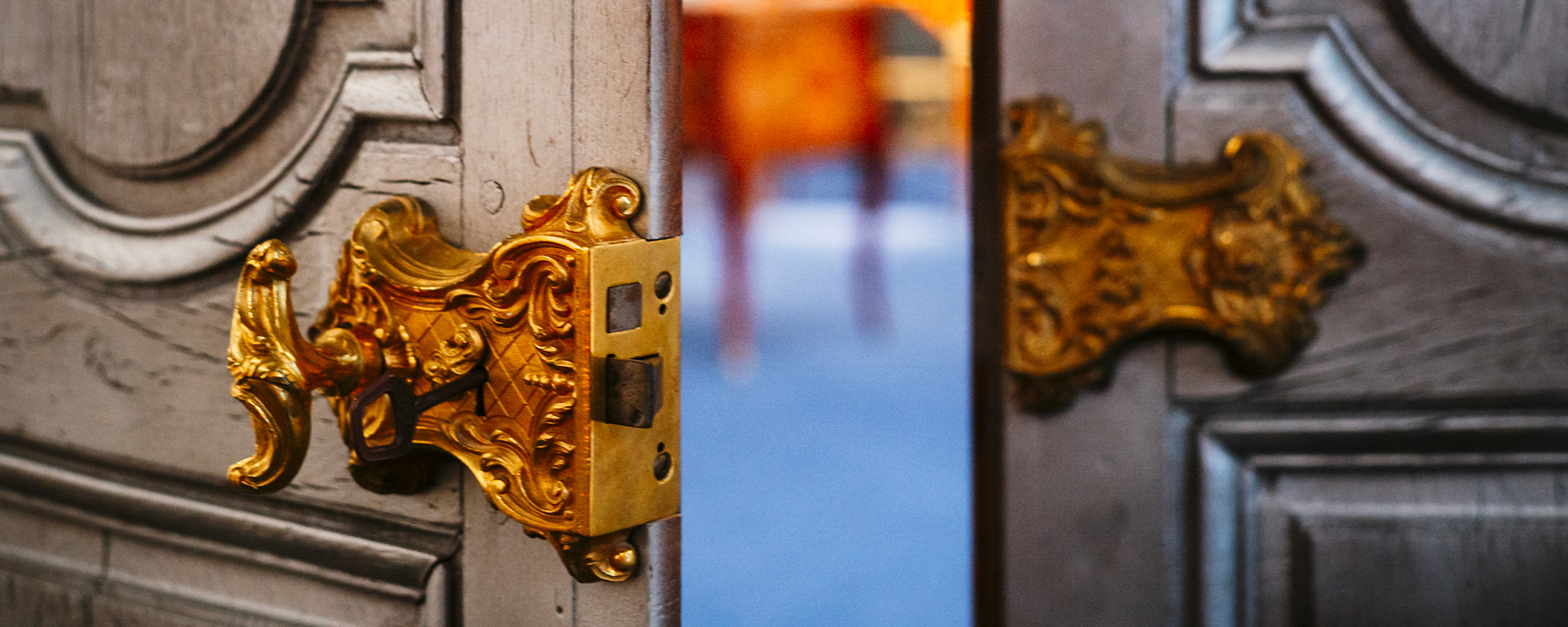 À l’heure des moyens de communication du XXIe siècle et du virtuel, rien ne remplace une visite au 43, rue de Monceau.