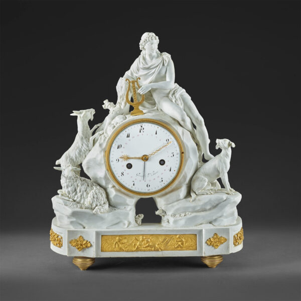 Pendule en porcelaine-biscuit et bronze doré