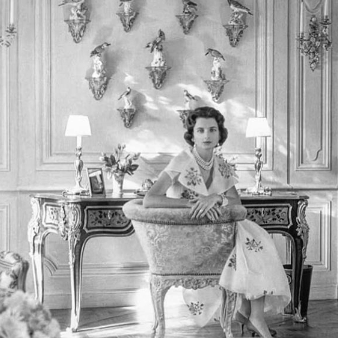 Jayne Wrightsman (1919–2019) était une philanthrope et collectionneuse d’art américaine, figure emblématique de la haute société new-yorkaise. Jayne Wrightsman (1919–2019) était une philanthrope et collectionneuse d’art américaine.